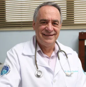 Dr. Álvaro Machuca